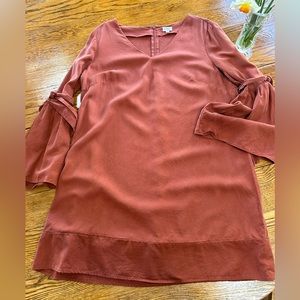 Daniel Cremieux brand rust color v-neck dress with bell sleeves.  Size Large.